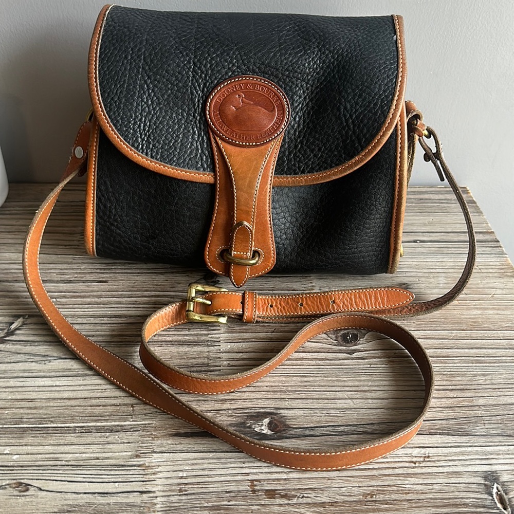 Dooney & Bourke crossbody purse good used condition - Picture 2 of 15